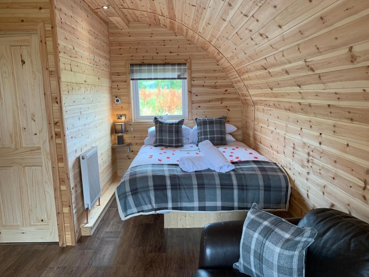 Villa Pond View Pod 3 With Private Hot Tub -Fife - Loch Leven - Lomond Hills à Kelty Extérieur photo