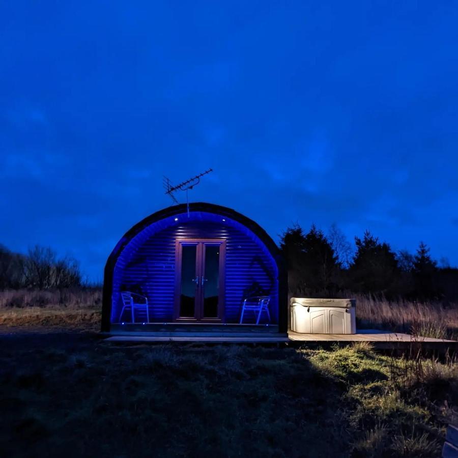 Villa Pond View Pod 3 With Private Hot Tub -Fife - Loch Leven - Lomond Hills à Kelty Extérieur photo